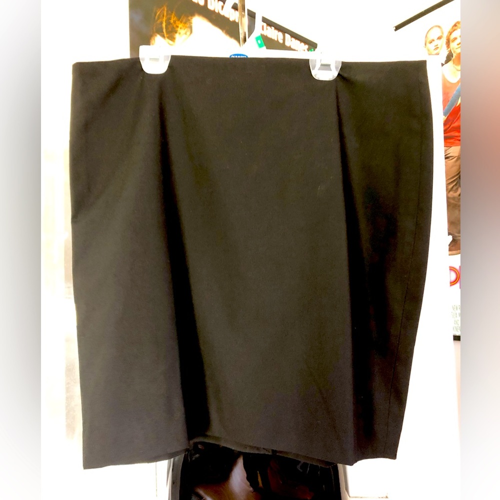 Lined pencil skirt